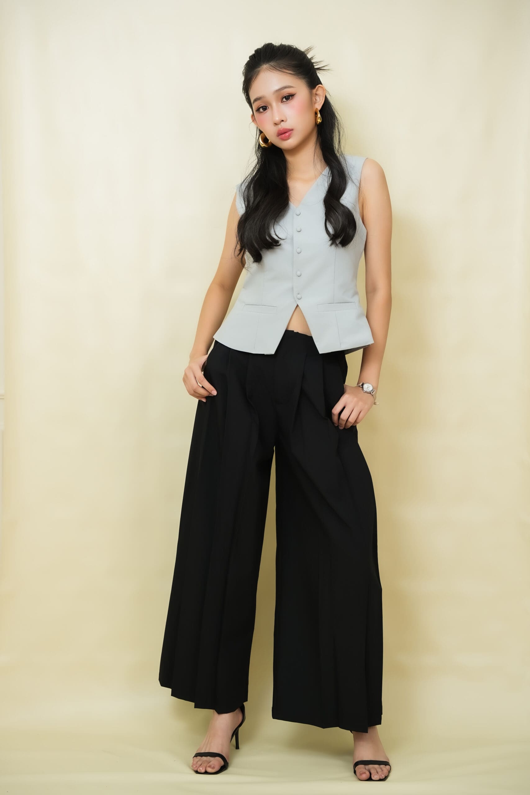 Her Vest in Grey - Image 3